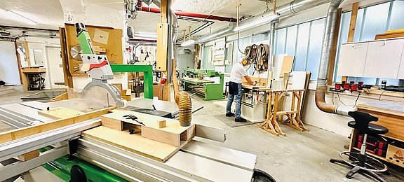 slider-04-Securitas2025_Pro_Mente_1Person_am_Arbeiten_13_c-Ariadne-Seitz-Ludwig.jpg